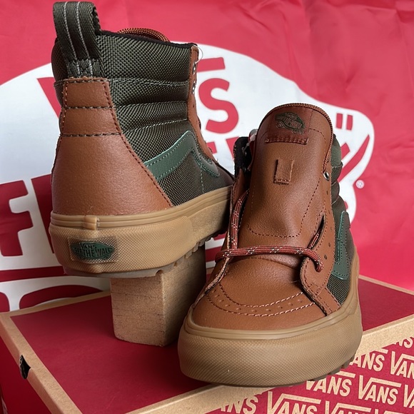 Vans Sk8-Hi Mte-1
Green/Gum
VNOA5HZY17P
WMNS boots - sneakers - Picture 10 of 16
